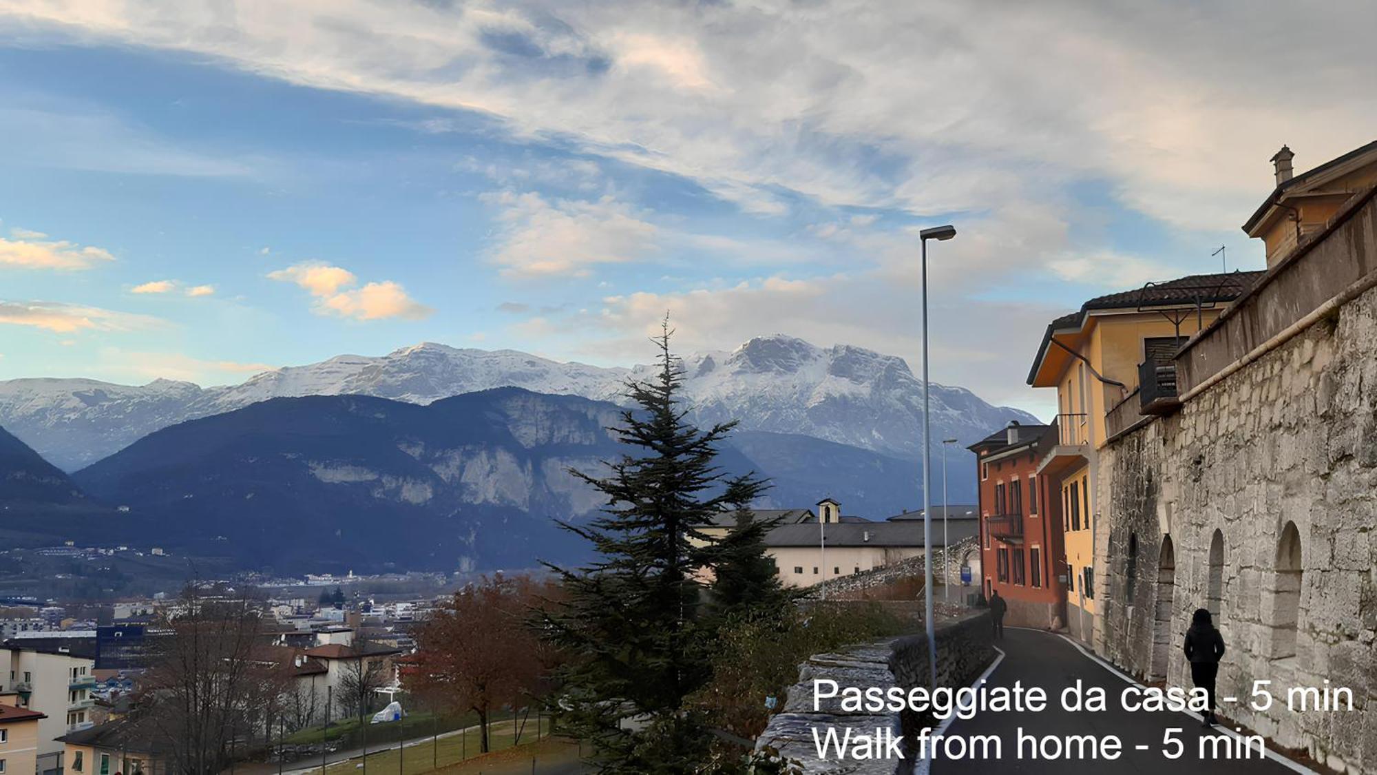 Over The Castle Apartment Trento Bagian luar foto